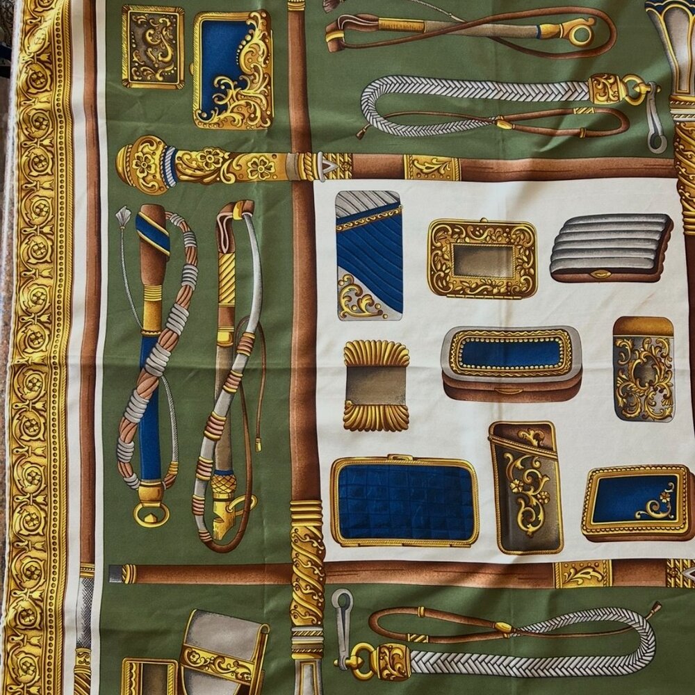 Beautiful Vintage Genny Silk Scarf of Golds and Greens, Made in Italy, ~ 34 x 34 - Picture 2 of 16